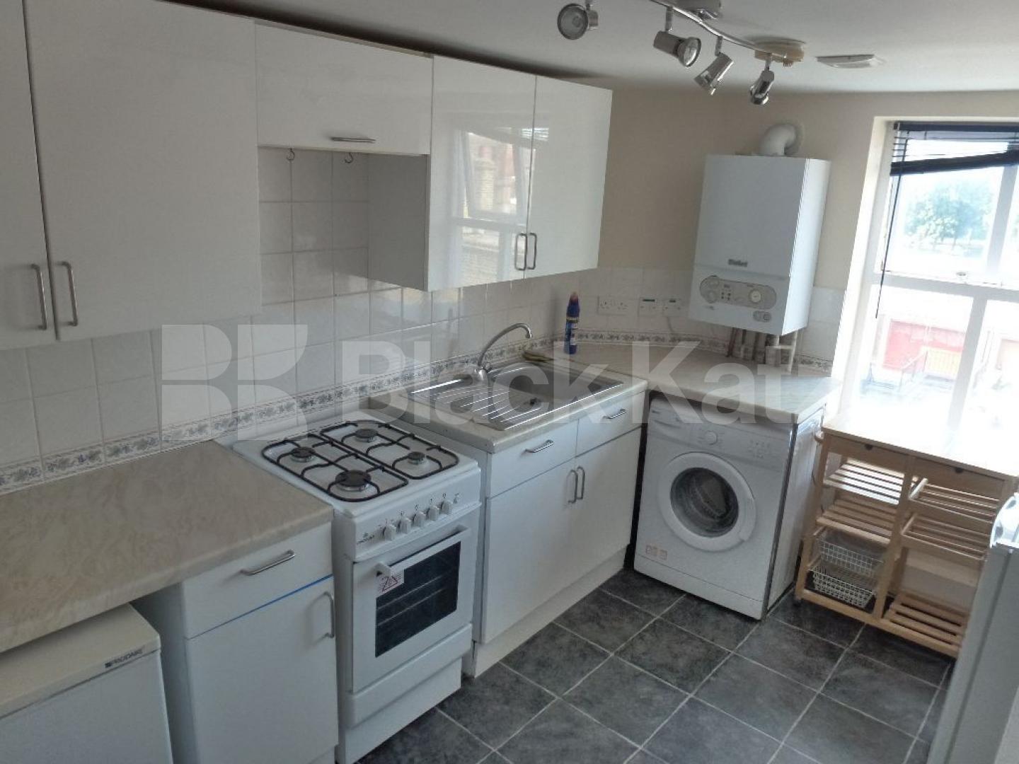 			Suitable for three shares , 2 Bedroom, 1 bath, 1 reception Flat			 Chapel Market, ANGEL